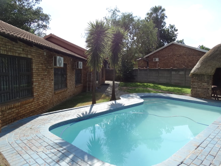 3 Bedroom Property for Sale in Geelhoutpark North West